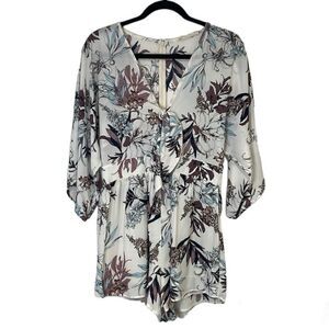 Audrey 3+1 floral shorts romper with bell sleeves | size M